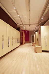 ladyt_kannelmaki_pukuhuone-687x1030